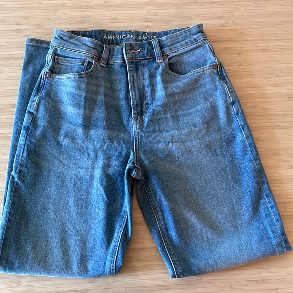 American Eagle mom jeans light wash